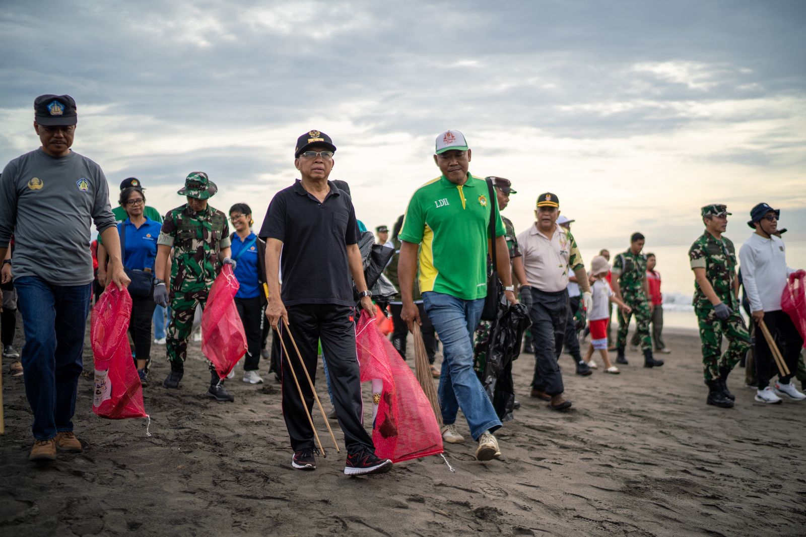 Wujudkan Bali Bersih, LDII Bali Gencarkan Pemilahan Sampah dari Sumbernya