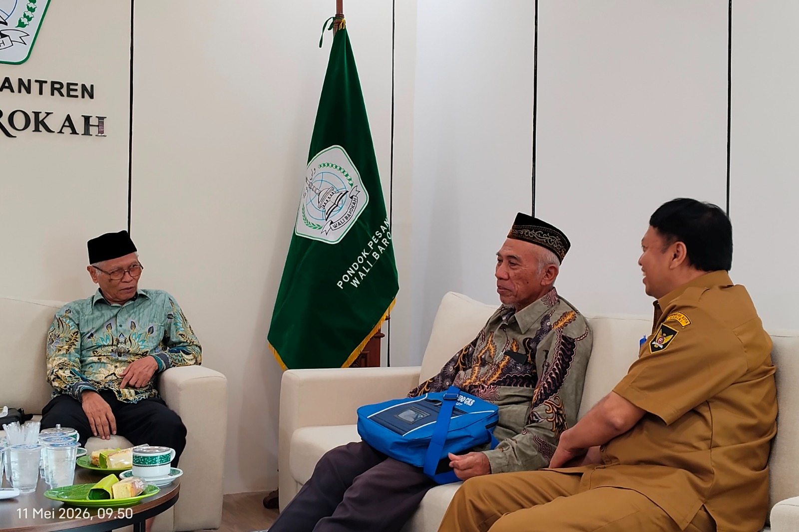 ketua-fkub-dan-kesbangpol-kota-kediri-silaturahim-ke-ponpes-wali-barokah-bahas-rencana-kegiatan-lintas-agama-2.jpeg