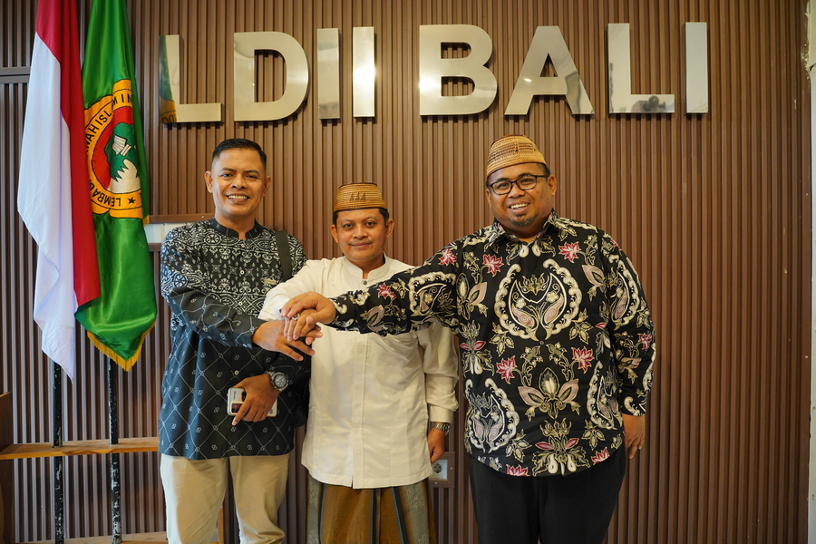 Riset Buku Baru, Cendekiawan Muda NU Dr. Ahmad Ali Silaturahim ke DPW LDII Bali