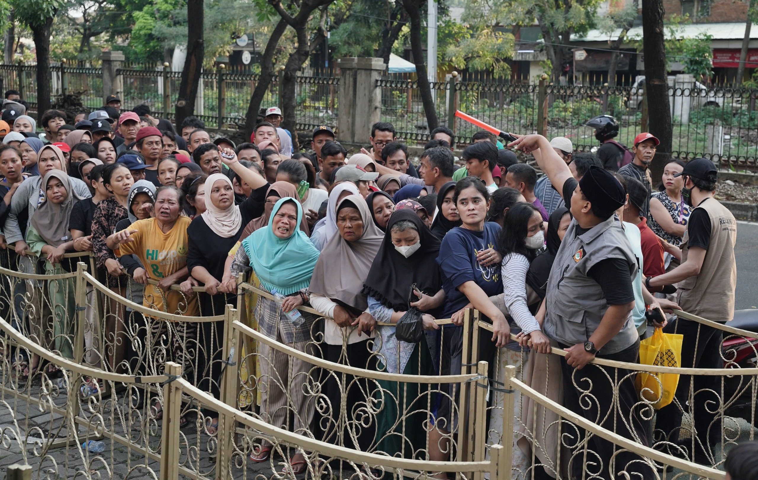 aktris-ida-royani-dan-aktor-ben-kasyafani-apresiasi-kurban-ramah-lingkungan-yang-diterapkan-ldii-pic-1.jpeg