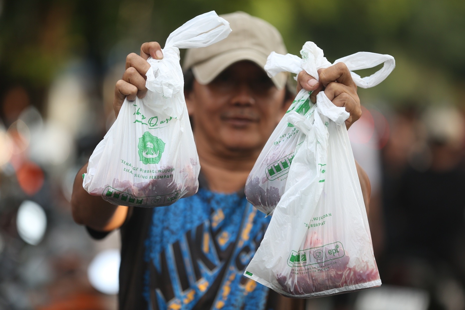 aktris-ida-royani-dan-aktor-ben-kasyafani-apresiasi-kurban-ramah-lingkungan-yang-diterapkan-ldii-pic-4.jpeg