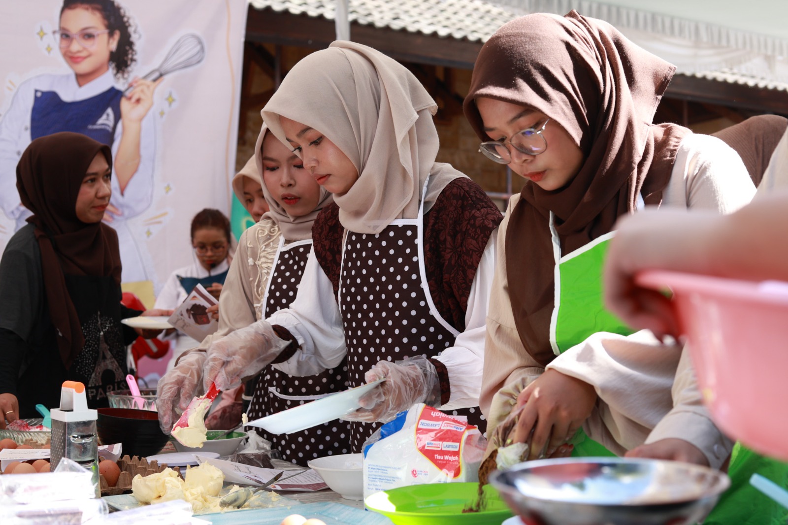 Cooking Class Keputrian PPG Bali “The Battle of The Bolu” Bekali Generasi Muda dengan Keterampilan Memasak
